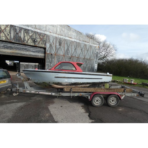 6096 - 1 x Pink Lady boat with no drive system. This boat is approx 15ft long and is supplied with a twin a... 