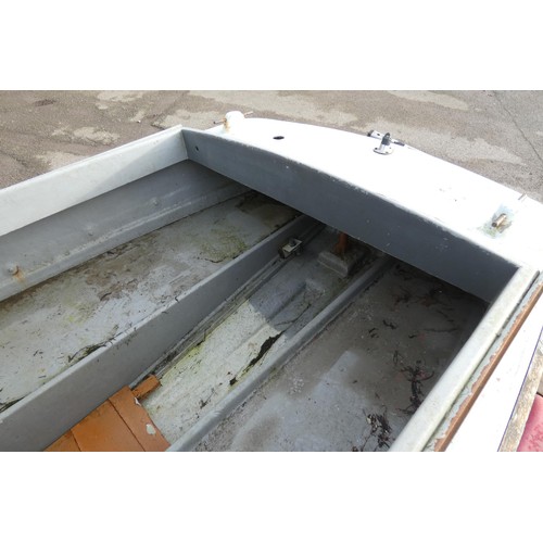 6096 - 1 x Pink Lady boat with no drive system. This boat is approx 15ft long and is supplied with a twin a... 