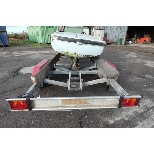 6096 - 1 x Pink Lady boat with no drive system. This boat is approx 15ft long and is supplied with a twin a... 