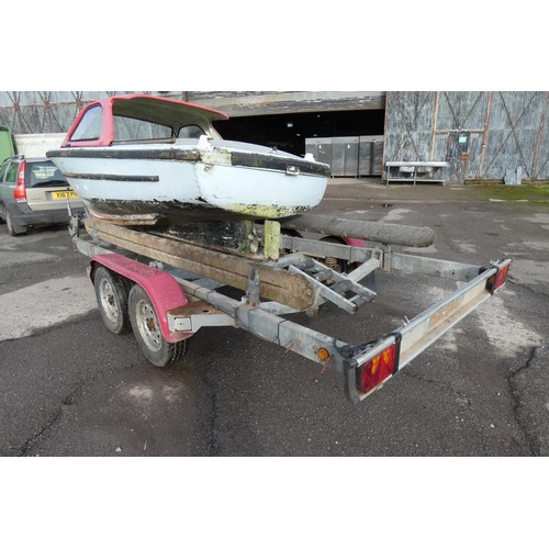 6096 - 1 x Pink Lady boat with no drive system. This boat is approx 15ft long and is supplied with a twin a... 