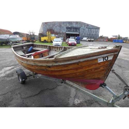 6097 - 1 x Classic Clinker boat with no drive system. This boat is approx 15ft long and is supplied with a ... 