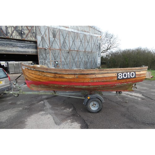 6097 - 1 x Classic Clinker boat with no drive system. This boat is approx 15ft long and is supplied with a ... 