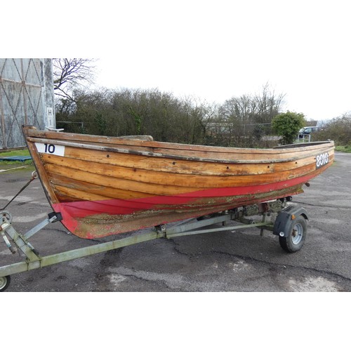 6097 - 1 x Classic Clinker boat with no drive system. This boat is approx 15ft long and is supplied with a ... 