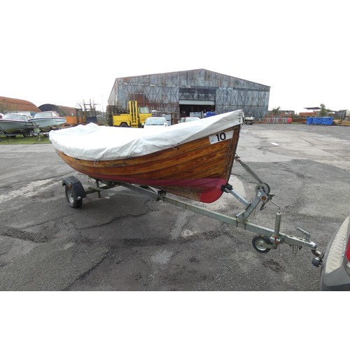 6097 - 1 x Classic Clinker boat with no drive system. This boat is approx 15ft long and is supplied with a ... 