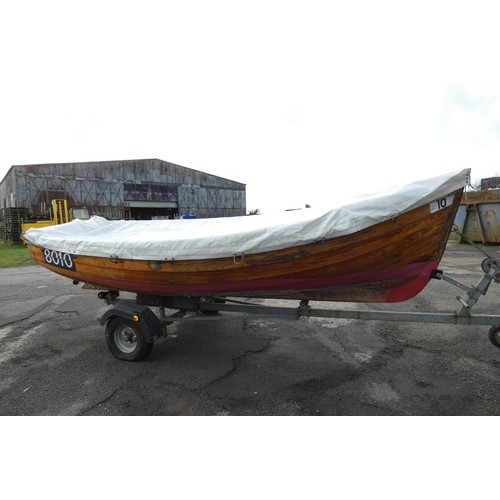 6097 - 1 x Classic Clinker boat with no drive system. This boat is approx 15ft long and is supplied with a ... 