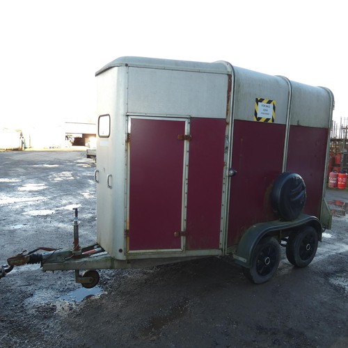 6099 - 1 x Ifor Williams horse trailer, type HB505R fitted with centre partition, breast bars and breaching... 