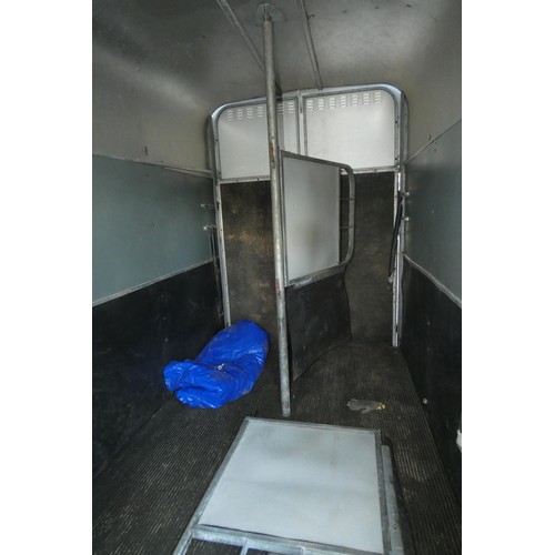 6099 - 1 x Ifor Williams horse trailer, type HB505R fitted with centre partition, breast bars and breaching... 