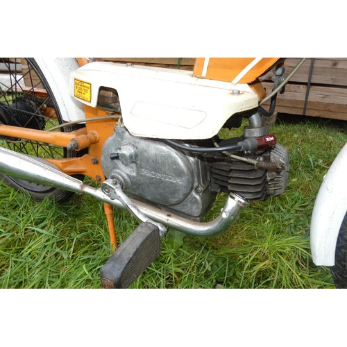 13 - Honda Novio 49cc moped,
Registration number: HGL 855N,
V5: Present,
Odometer reading: 1,926 miles,
D... 