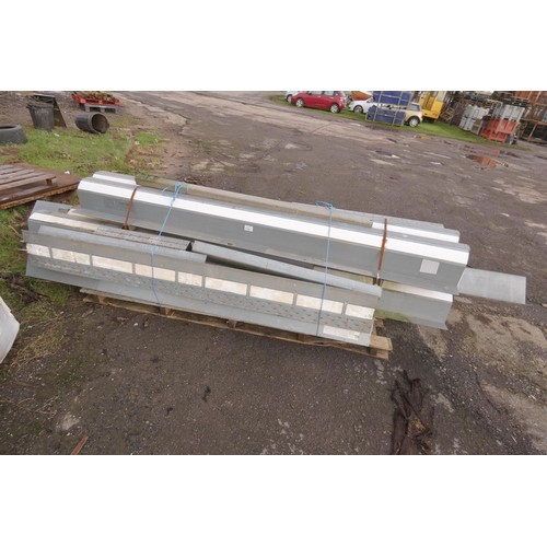 6132 - 1 x pallet containing a quantity of various metal lintels, sizes vary up to approx 400 cm long