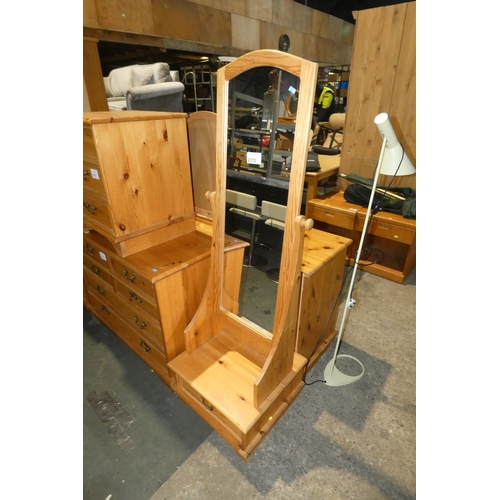 2172 - A Pine floor standing mirror with 1 drawer below