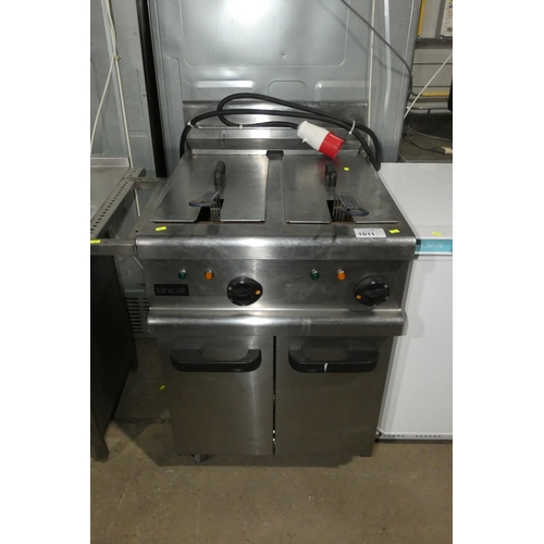 1011 - A commercial stainless steel twin deep fryer by Lincat 3 phase - trade