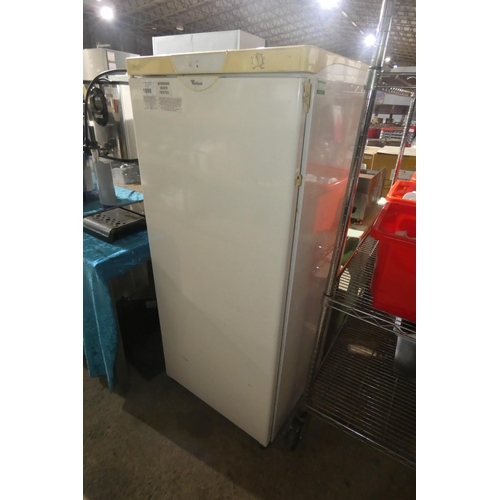 1098 - A 3/4 height fridge by Whirlpool, ideal for garage or shed (Trade)