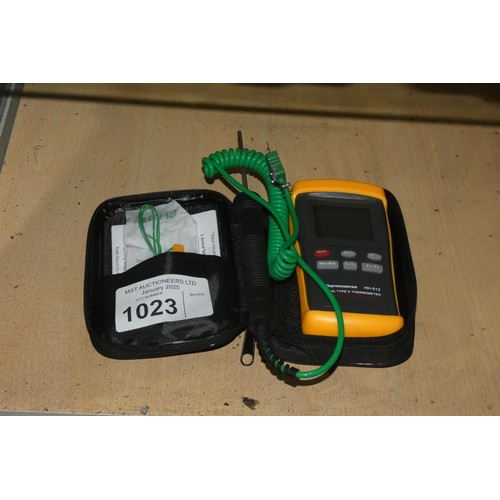 1023 - A handheld thermocouple themometer with handheld probe by Thermosense type HH-512 Dual K - measures ... 