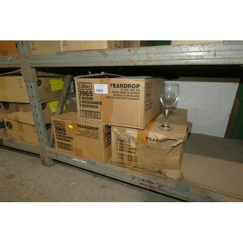 1069 - 3 boxes containing a quantity of teardrop wine glasses 8 1/2 oz by Libbey approx 72 glasses