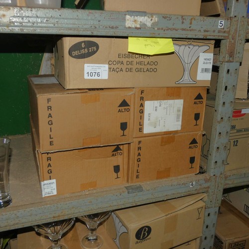 1076 - 5 x boxes containing a quantity of glass dessert dishes