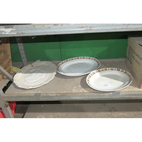 1087 - 3 x large vintage serving platters