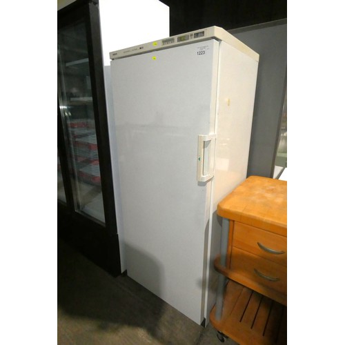 1223 - An upright freezer by Bosch type Economic No Frost - trade  Tested Working