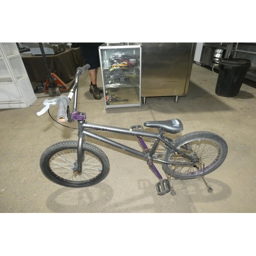 2107 - 1 x BMX type bike by Subrosa