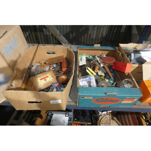 2019 - A quantity of various vintage and other tools including an Omax D1200 pump 240v, a Hozelock 240 / 12... 