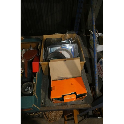 2019 - A quantity of various vintage and other tools including an Omax D1200 pump 240v, a Hozelock 240 / 12... 