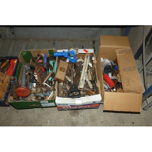 2022 - A quantity of various vintage and other tools including brace / bits drills, a Yankee 130A screwdriv... 