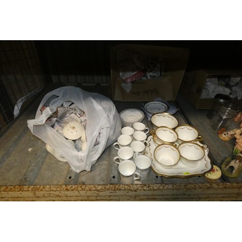 2156 - A quantity of various crockery and animal ornaments. Contents of 1 shelf