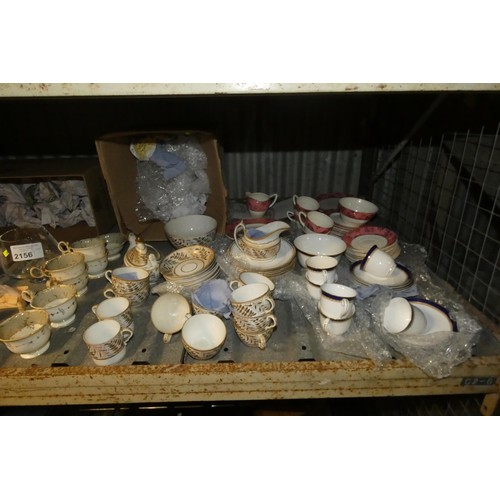 2156 - A quantity of various crockery and animal ornaments. Contents of 1 shelf