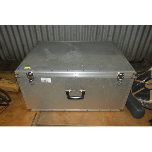 2405 - A mobile rectangular flight case approx 82x62x42cm