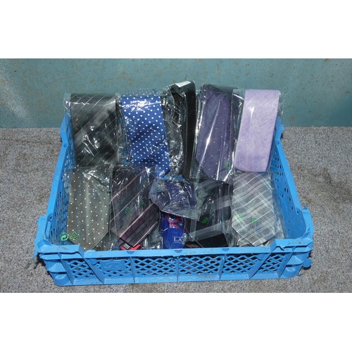 628 - 10 various colour neck ties, please see pictures for more details, contents of 1 basket, basket not ... 