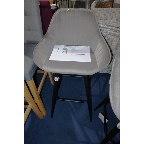 451 - 1 x Hennen grey upholstered 76cm bar stool RRP £72 - Already assembled