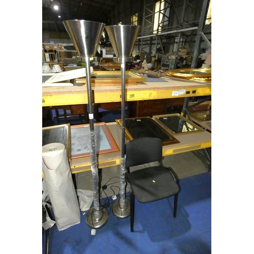 1506 - 2 x floor standing uplighters 240v and 1 x black upholstered chair (Trade)