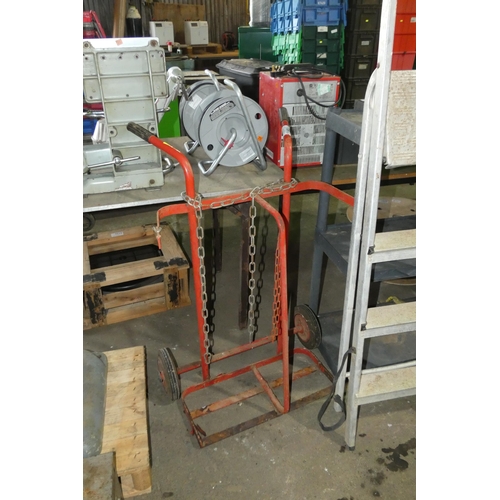 5141 - A twin gas bottle trolley