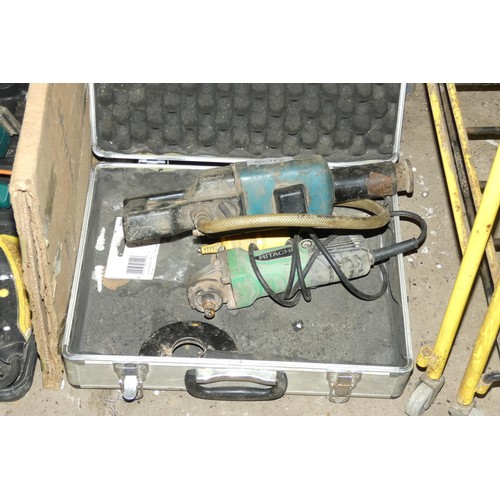 5010 - A quantity of various items including work lights, a McKeller drill 240v, a Hitachi angle grinder 11... 