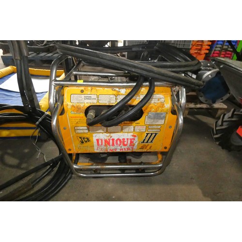 5138 - 1 x JCB Beaver III petrol engine hydraulic power pack with hoses and a Stanley hydraulic breaker con... 