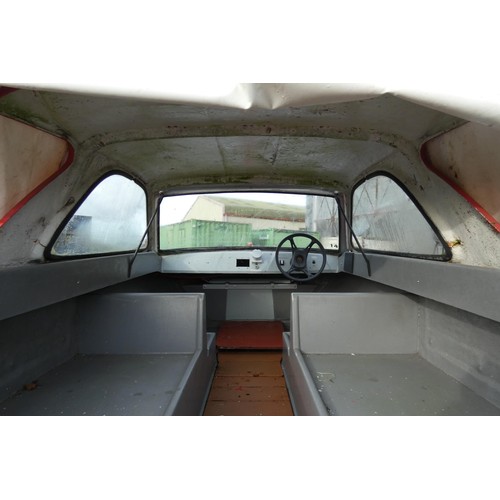 6997 - 1 x Classic Mystic cruiser with a 24V DC 2.5kw drive system by Lynch Yellowtail (no batteries). This... 