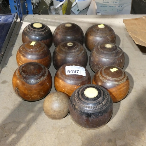 5497 - 10 x vintage lignum vitae bowling balls and 1 x jack