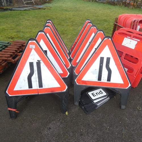 7005 - A quantity of various plastic road signs