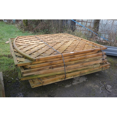 7011 - 13 x Wooden fence panels each measuring approx 180cm L x 180cm H