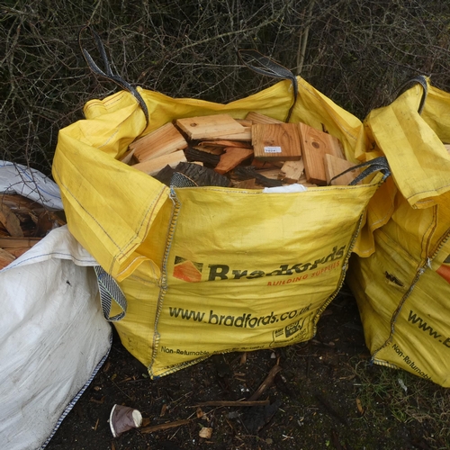 7024 - 1 x dumpy bag containing a quantity of various wood offcuts