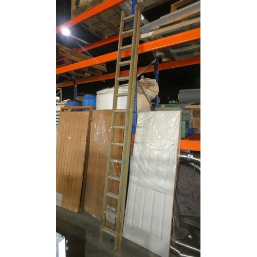 5993 - A wooden double extending ladder (2 x 14 rung)