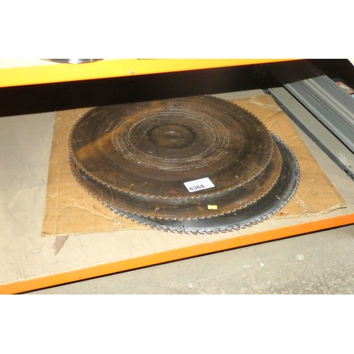 6368 - 3 x large circular saw blades diameter approx 540mm. Contents of 1 shelf