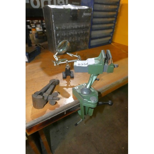 5358 - A Uni-Spann multi angle adjustment engineers vice (clamp to bench edge type), a hand vice and a magn... 