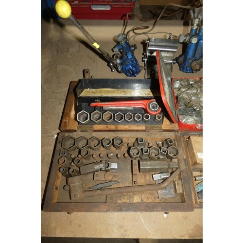 5488 - A quantity of various items including including vintage sockets, a hydraulic unit with control, scre... 