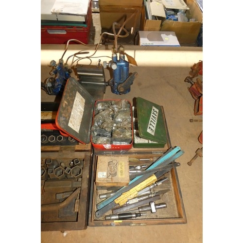 5488 - A quantity of various items including including vintage sockets, a hydraulic unit with control, scre... 