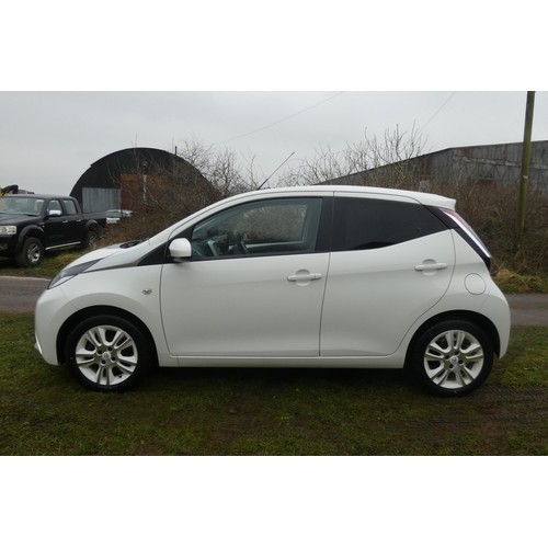 10 - Toyota Aygo X-Pure VVT-I,
Registration number: WG16 MPE,
V5: Present with lots of service history
Od... 