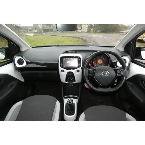 10 - Toyota Aygo X-Pure VVT-I,
Registration number: WG16 MPE,
V5: Present with lots of service history
Od... 