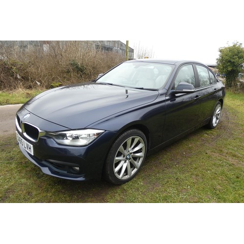 13 - BMW 320i SE Auto,
Registration number: EA65 LVH,
V5: Not present,
Odometer reading: 31,119 miles,
Da... 