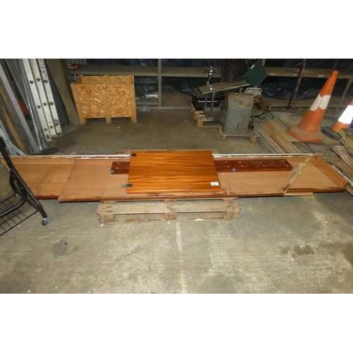 6456 - 1 pallet containing a quantity of wooden bar / work top