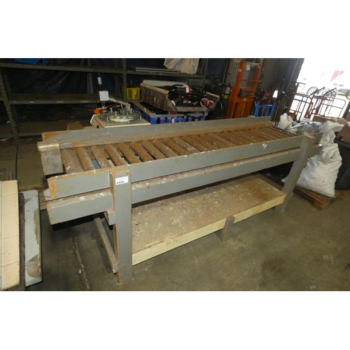 6458 - A freestanding roller conveyor unit with wooden frame and metal rollers overall approx 250 x 77 x 90... 