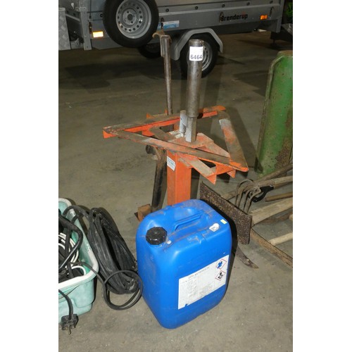 6464 - A Sealey TC961 manual tyre changer, 1 x tyre bar and a 20L can of anti freeze (part full)